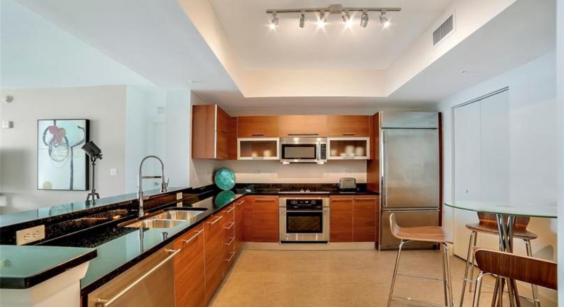 GREAT PRICE - price adjusted for this phenomenal condo in the OASIS 
